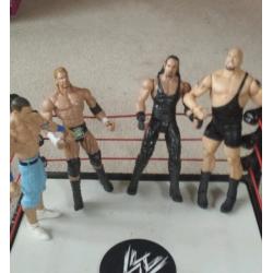 Wwe wrestling ring and 4 figures