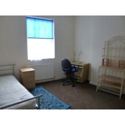 Large single room to let in shared house in Hyson Green. Fully furnished