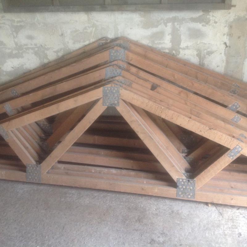Garage, building pre formed trusses