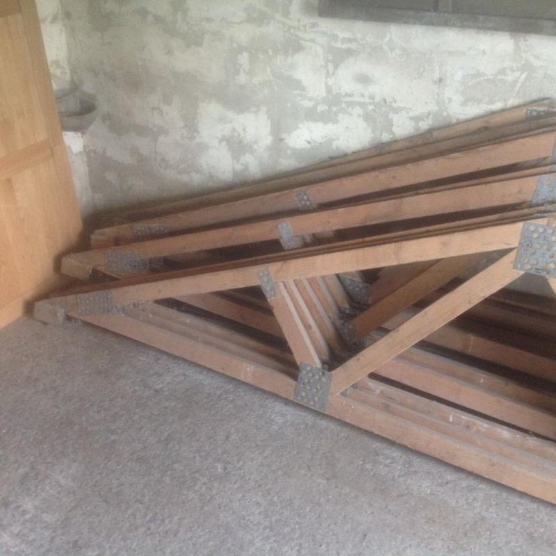 Garage, building pre formed trusses