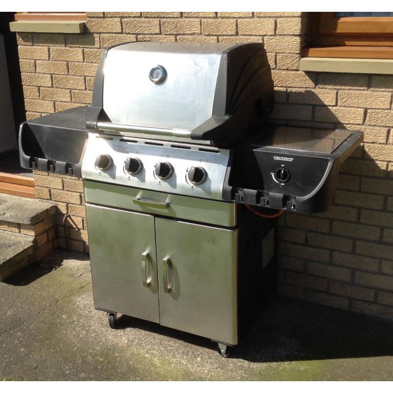 GAS BBQ WITH 4 BURNERS - NORTHUMBERLAND