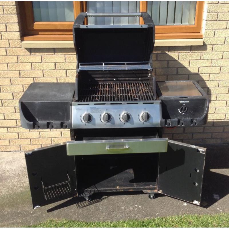GAS BBQ WITH 4 BURNERS - NORTHUMBERLAND