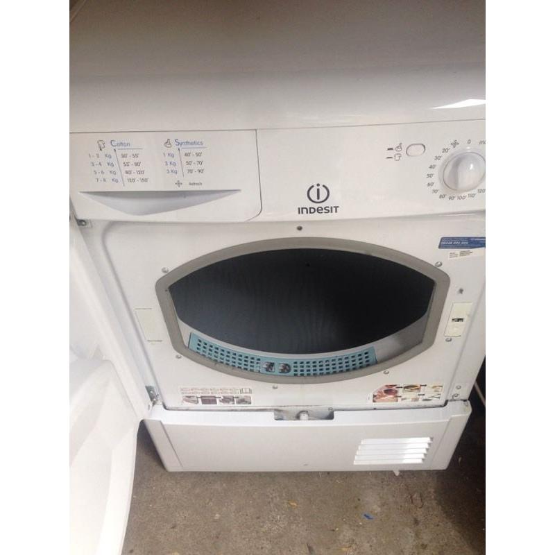 8kg White condenser tumble dryer