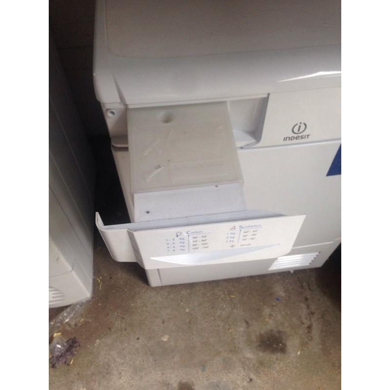 8kg White condenser tumble dryer