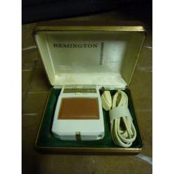 Collectible Shaver in original case Remmington 25