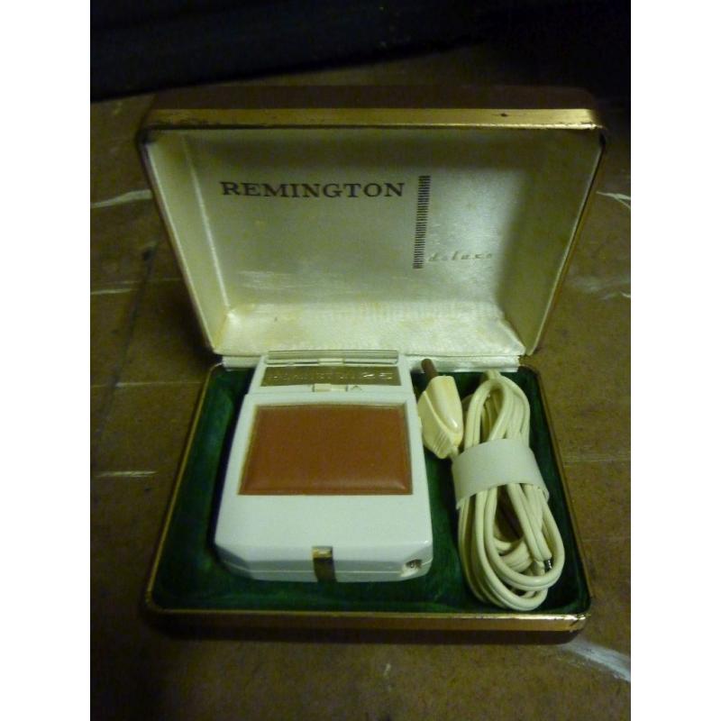 Collectible Shaver in original case Remmington 25