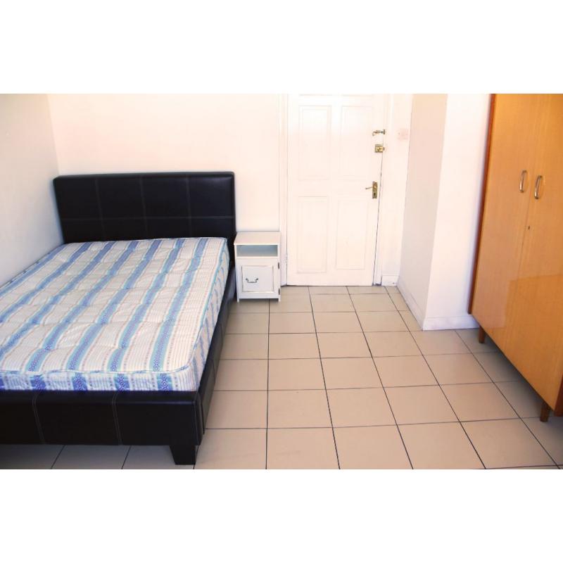 INCREDIBLY CHEAP FULLY FURNISHED DOUBLE ROOM IN BECKTON E16| WITH FREE UNLIMITED INTERNET | READY NW