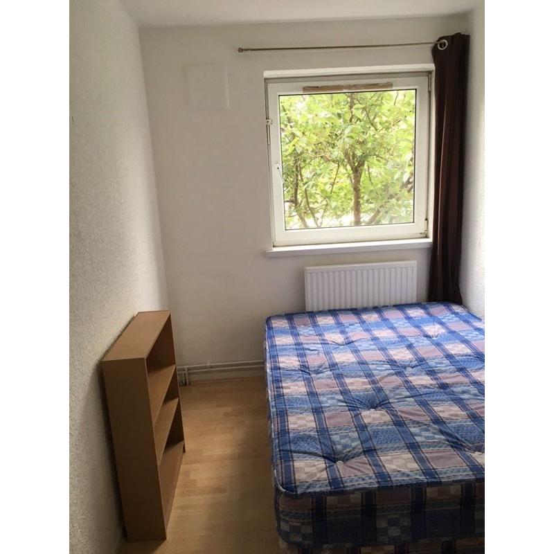 1 single & 1 double room to rent in Mile End