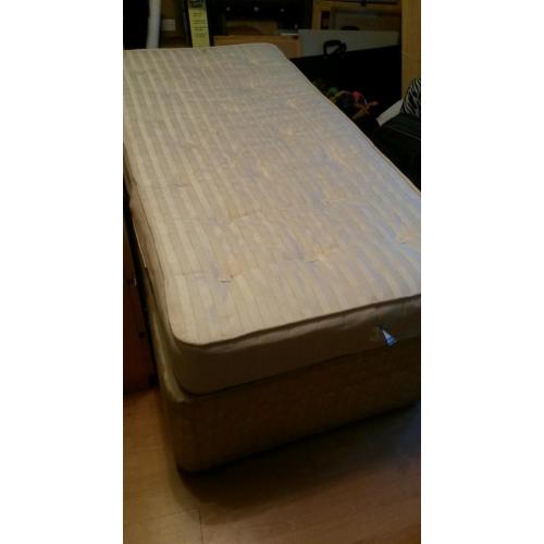Single bed with mattress