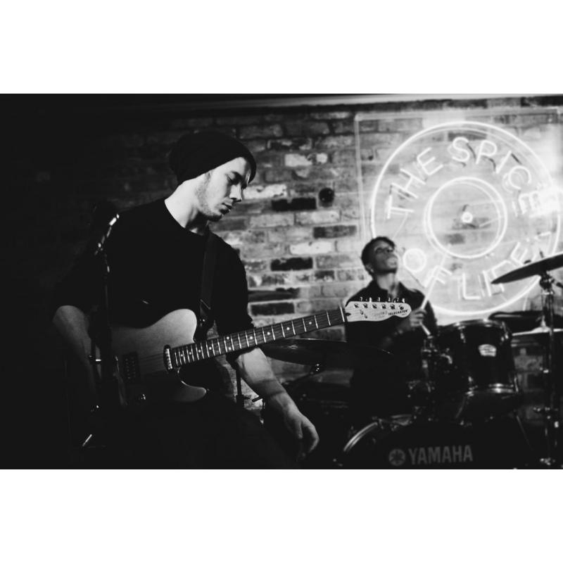 Pro London Guitarist Available for live and studio sessions