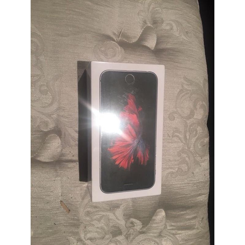 Brand new iPhone 6s 64gb space grey unlocked to all network
