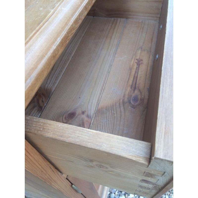 Solid chunky pine Welsh dresser. Display cabinet.