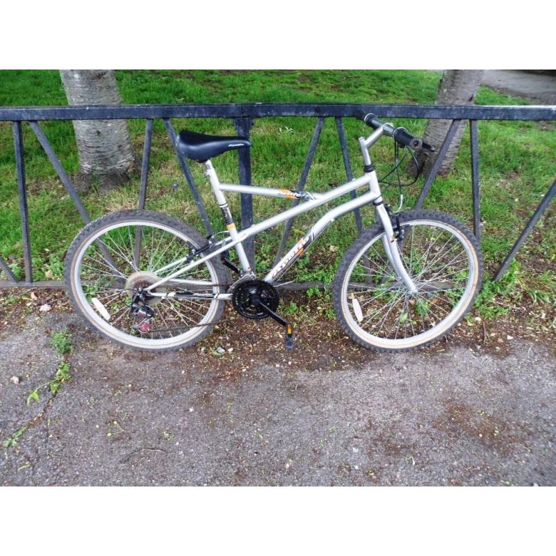 18 Speed Mountain Bike For Sale.Fully Serviced & Ready To Ride. Guaranteed. 21" Frame