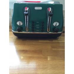 DeLonghi Toaster in good condition in Green