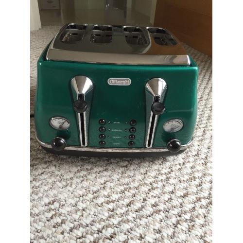 DeLonghi Toaster in good condition in Green