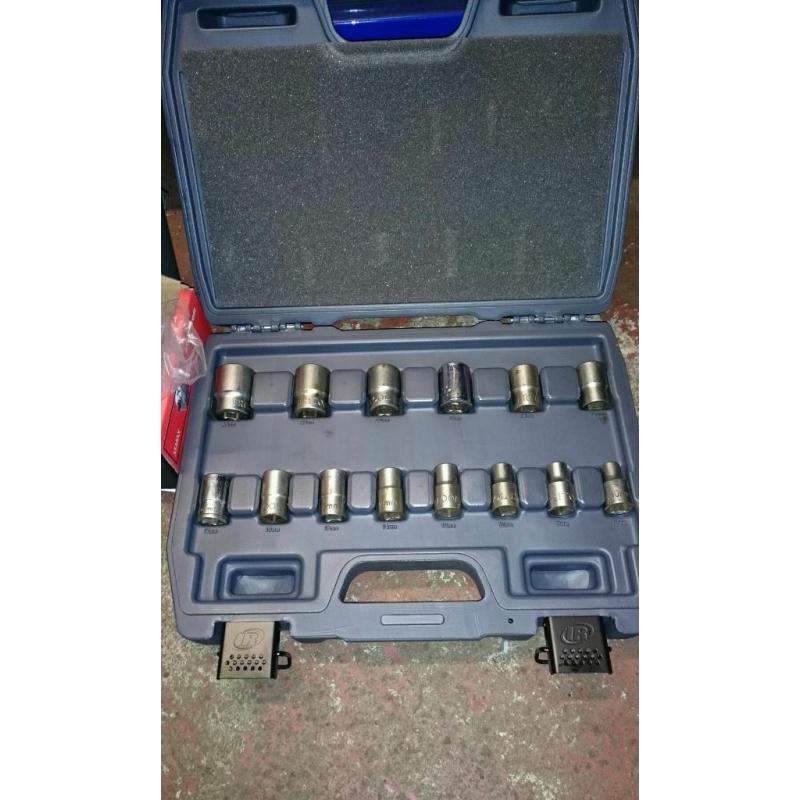 Airgun and sockets