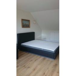 Big DOUBLE Room with En-suite bathroom for a single or Couples