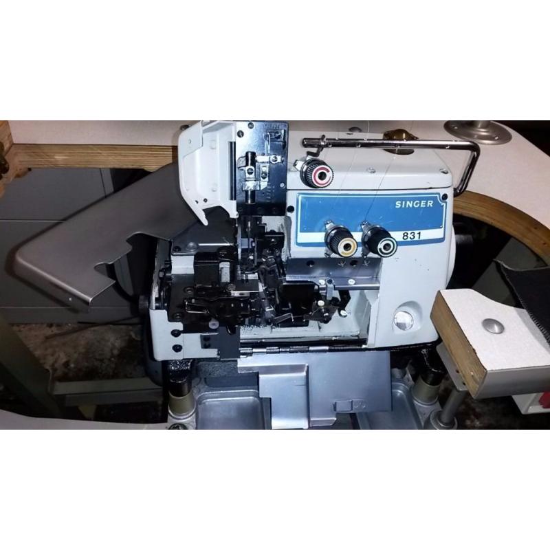 For sale**SINGER 831U, Industrial overlocker/serger, STUNNING CONDITION**
