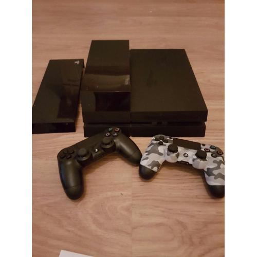 High Spec ps4 pre installed 2tb Nyko Databank, 4 top games, 2x controllers and mic