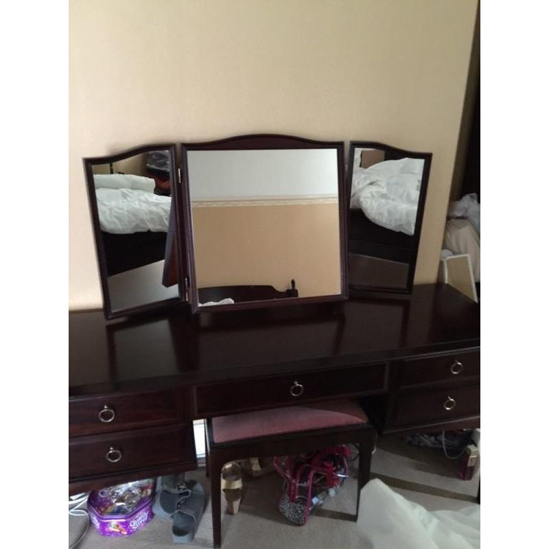 Stag minstrel dressing table and mirrors