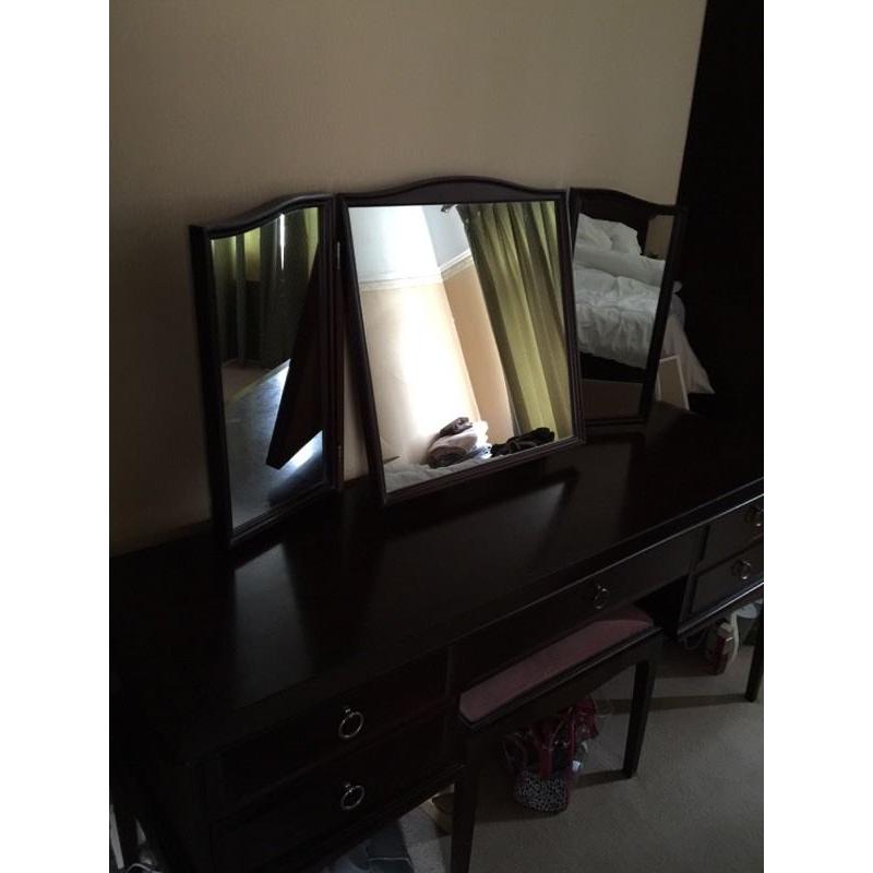 Stag minstrel dressing table and mirrors
