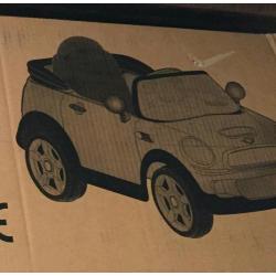 Brandnew 12v mini cooper (gloss white) boxed new sealed