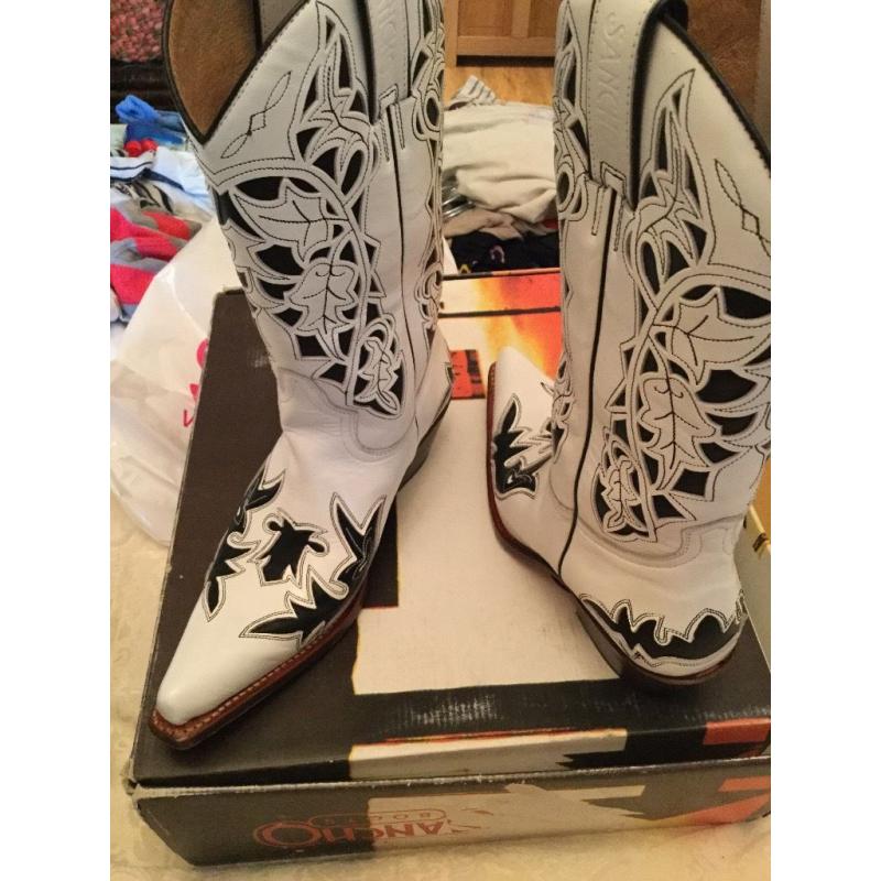 Leather cowboy boos