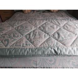 BEDDING BUNDLE - DUVET COVER - THROW / BED COVER - PILLOW CASES - 2 PAIRS CURTAINS - 2 CUSHIONS