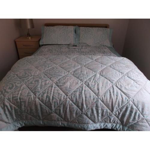 BEDDING BUNDLE - DUVET COVER - THROW / BED COVER - PILLOW CASES - 2 PAIRS CURTAINS - 2 CUSHIONS