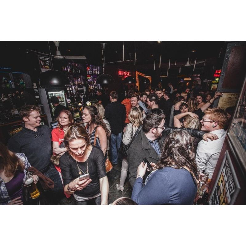 Unique Entertainment Bar is looking for Glass Collectors & Bar Backs