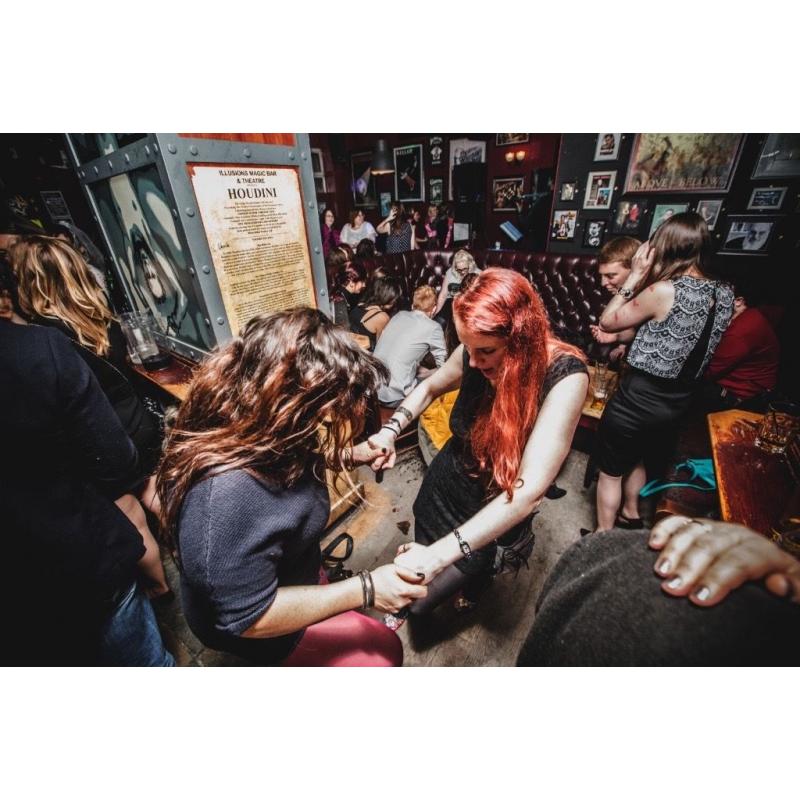 Unique Entertainment Bar is looking for Glass Collectors & Bar Backs