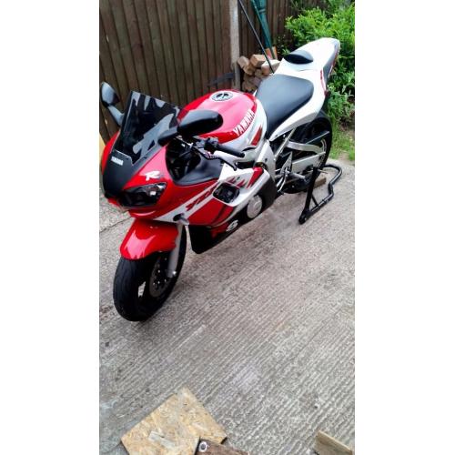 R6 clean and low millage !!