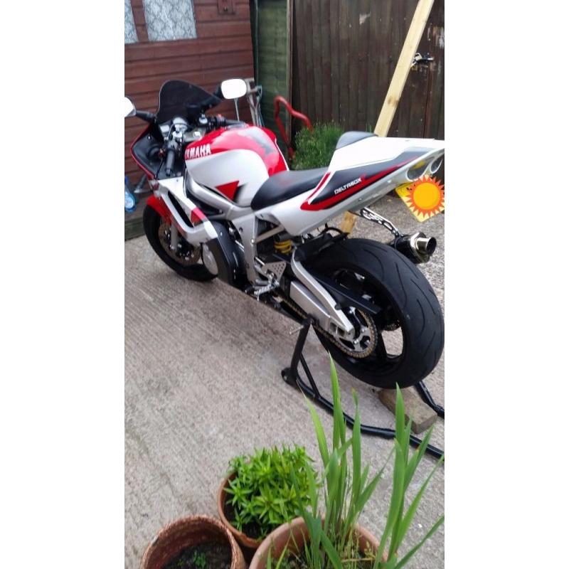 R6 clean and low millage !!