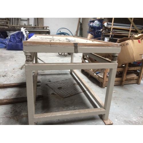 Pre-cast shaker table in perfect condition