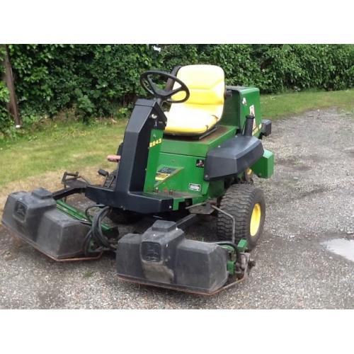 John Deere 2243 Triple Ride On Mower