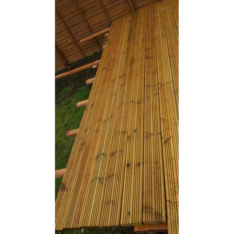 10 Redwood decking boards