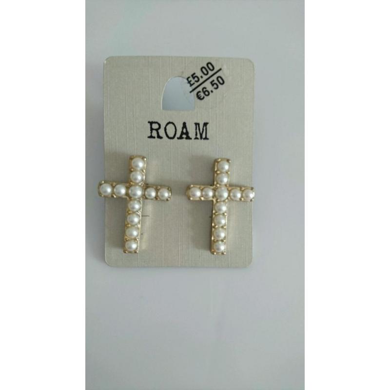 Ladies earrings, brand new
