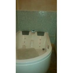 Whirlpool Bath * Jacuzzi * Hot-tub * 2 Seater