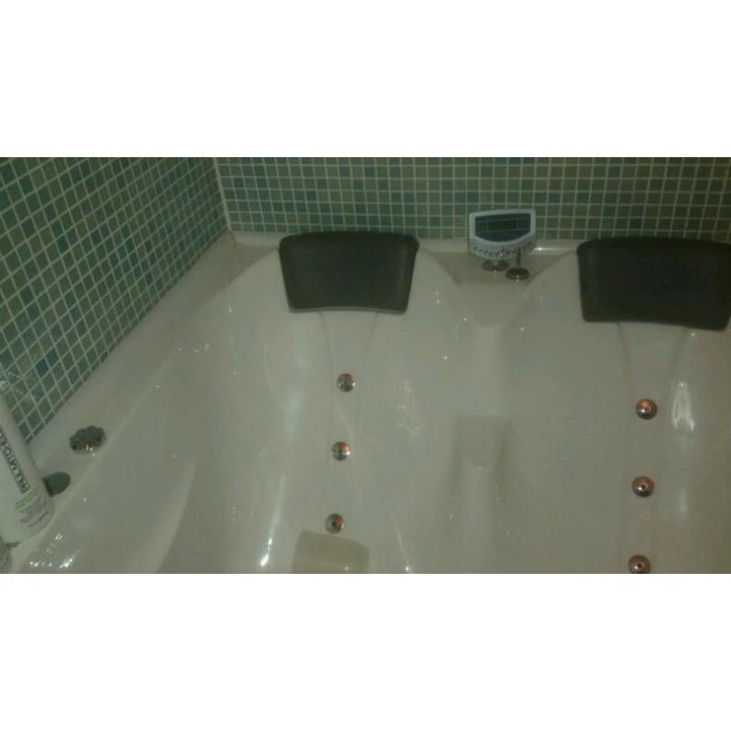 Whirlpool Bath * Jacuzzi * Hot-tub * 2 Seater