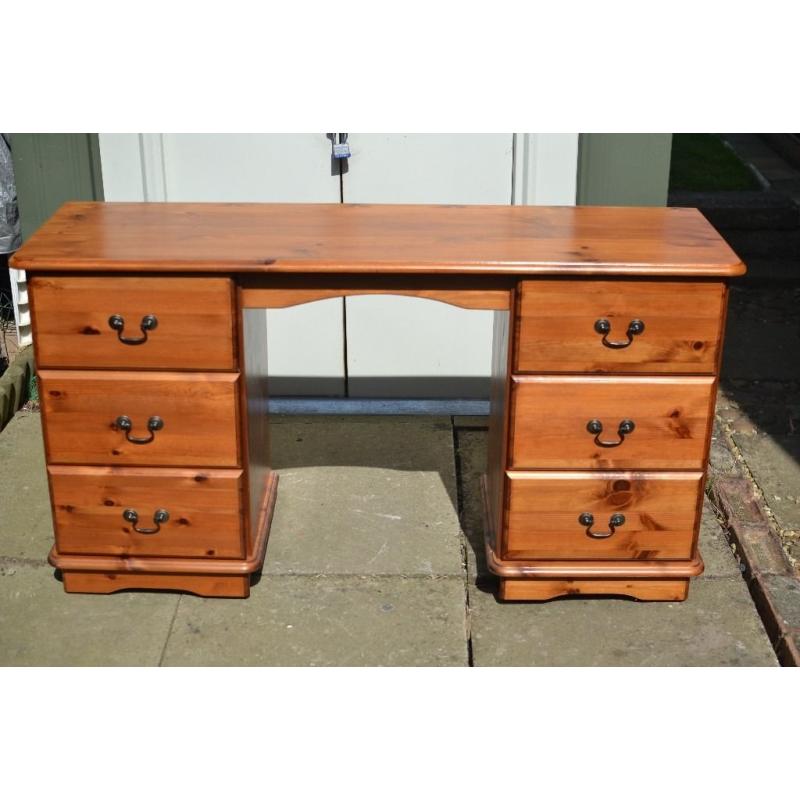 Pine Dressing Table. Antique pine finish. Good quality.