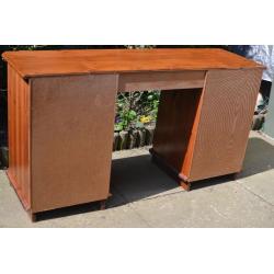 Pine Dressing Table. Antique pine finish. Good quality.