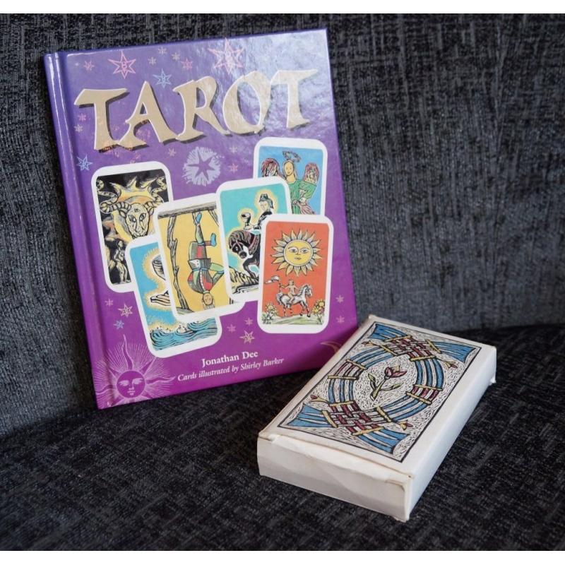 Tarot Cards/fortune telling kit - with accompanying book