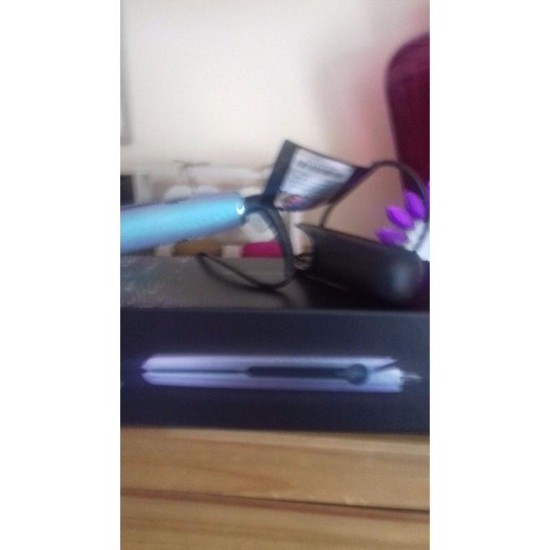 Ghd v gold hair straightners brand new sealed in a box with heat ristant bag