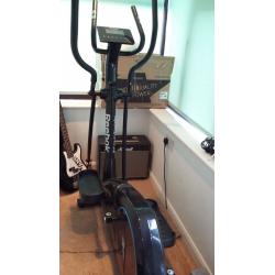 ZR10 ELLIPTICAL CROSS TRAINER HARDLY USED