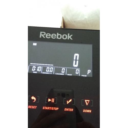 ZR10 ELLIPTICAL CROSS TRAINER HARDLY USED