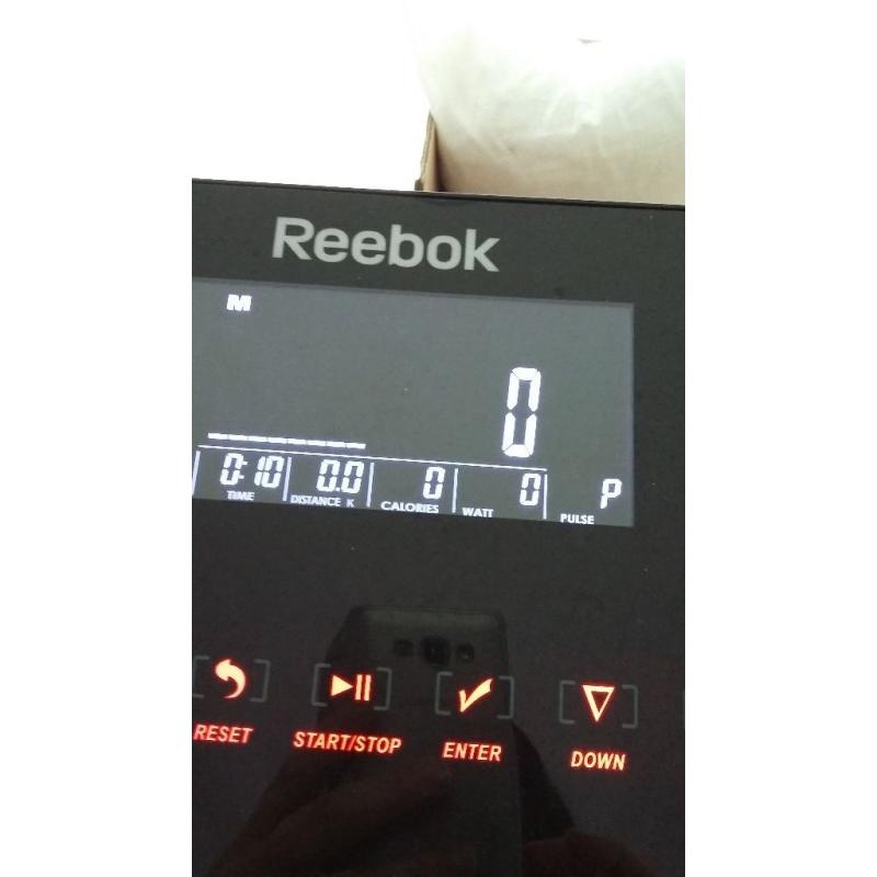 ZR10 ELLIPTICAL CROSS TRAINER HARDLY USED
