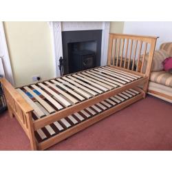 Single bed with pull out
