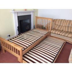 Single bed with pull out