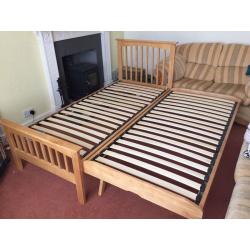 Single bed with pull out