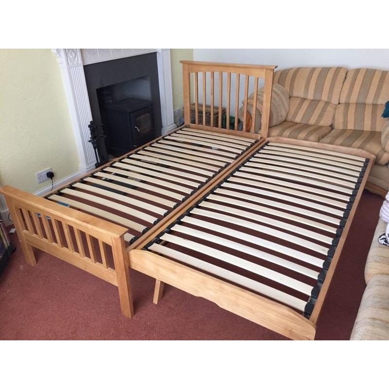 Single bed with pull out